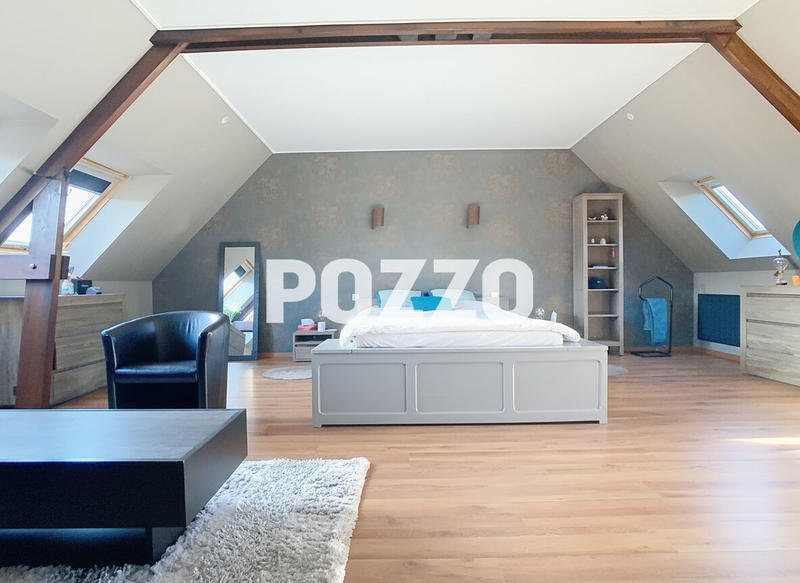Maison - 250 m² - 9 pièces