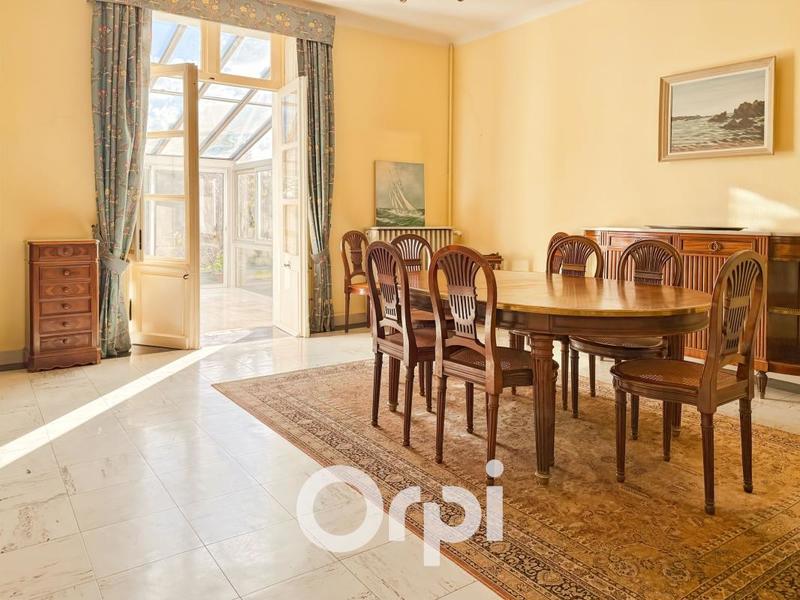 Maison - 371 m² - 8 pièces