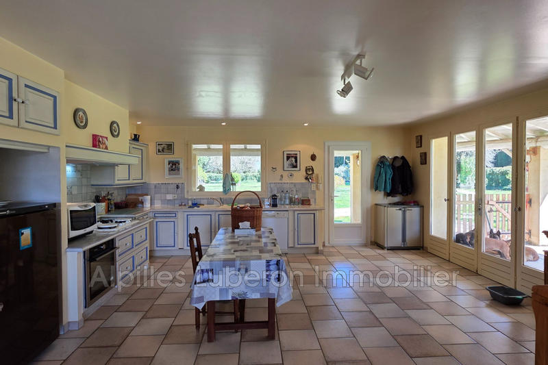 Maison - 220 m² - 4 pièces