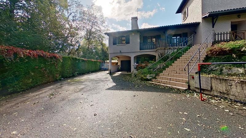 Maison - 327 m² - 8 pièces