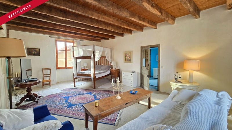 Maison - 256 m² - 5 pièces