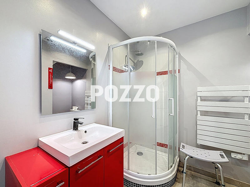 Maison - 181 m² - 9 pièces