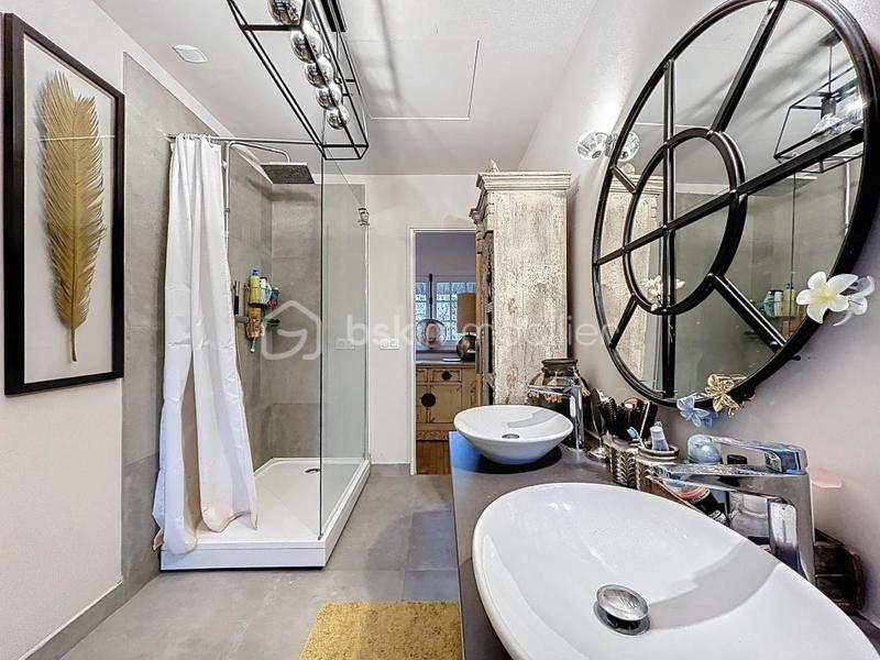 Maison traditionnelle - 210 m² - 7 pièces