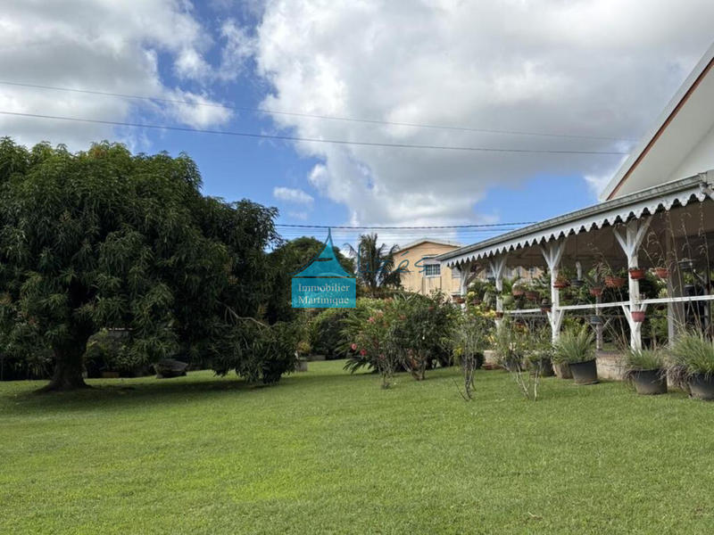 Maison - 230 m² - 6 pièces