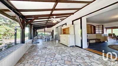 Maison - 244 m² - 8 pièces