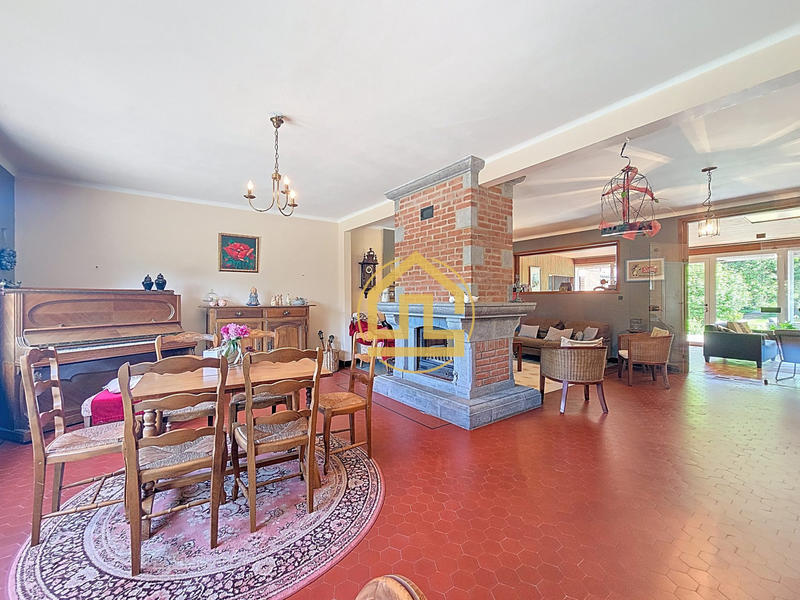 Maison - 212 m² - 7 pièces