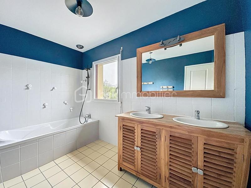 Maison - 230 m² - 10 pièces