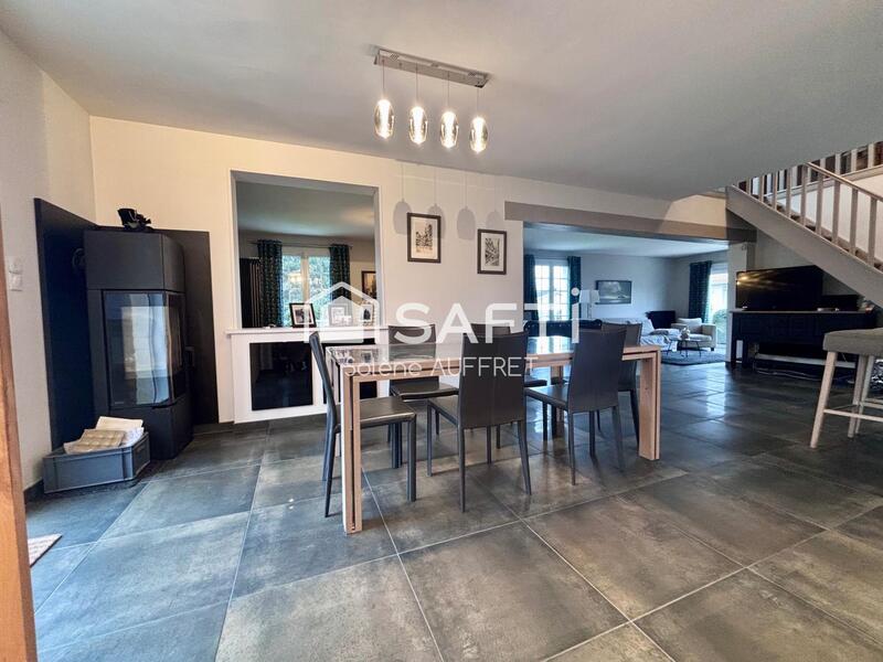 Maison - 214 m² - 6 pièces