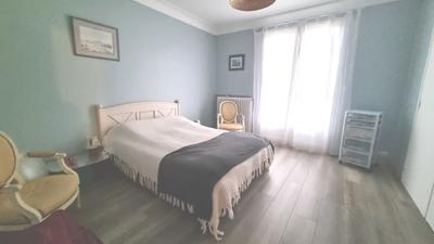 Maison traditionnelle - 225 m² - 8 pièces