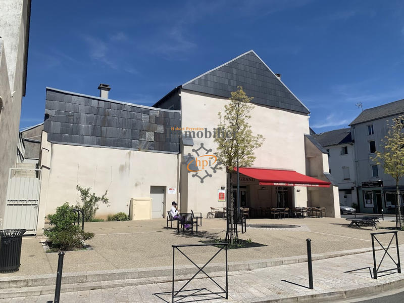 Maison - 275 m² - 3 pièces