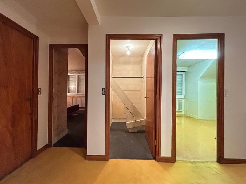 Maison - 180 m² - 9 pièces