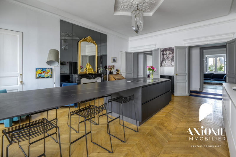 Appartement - 239 m² - 7 pièces