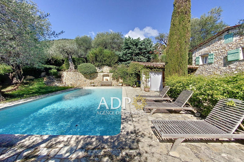 Maison - 255 m² - 8 pièces