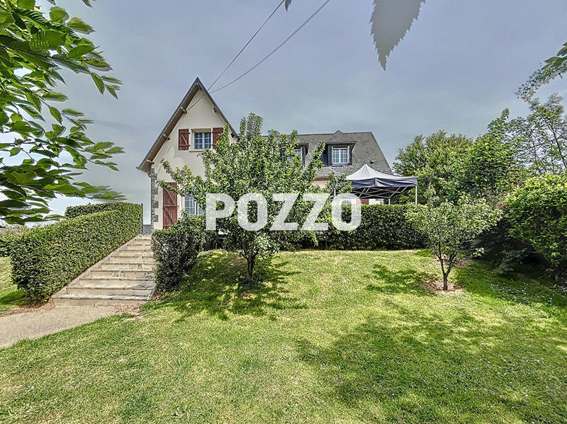 Maison - 131 m² - 8 pièces