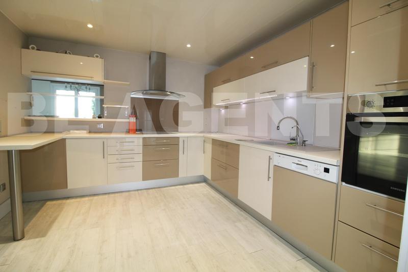 Maison - 187 m² - 6 pièces