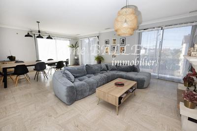 Maison - 180 m² - 6 pièces