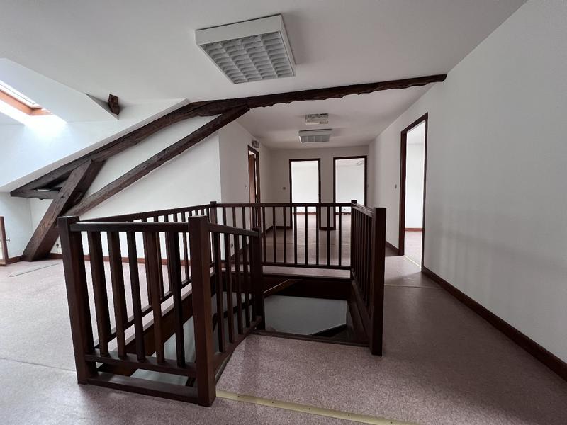 Bureau - 105 m² - 6 pièces