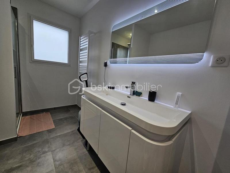 Maison - 210 m² - 10 pièces