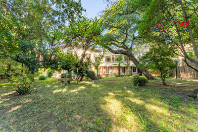 Maison - 328 m² - 11 pièces