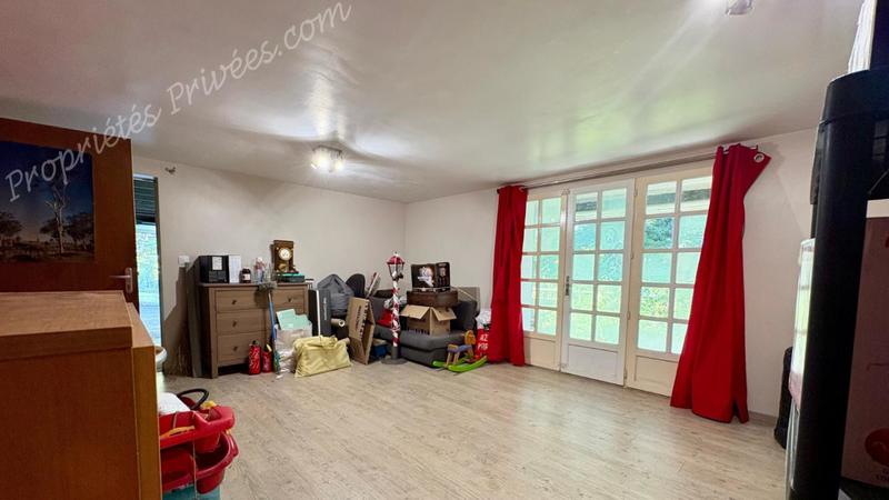 Maison - 180 m² - 11 pièces