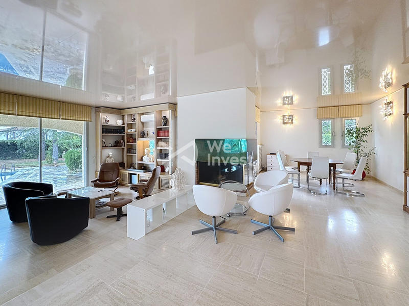 Maison - 230 m² - 5 pièces