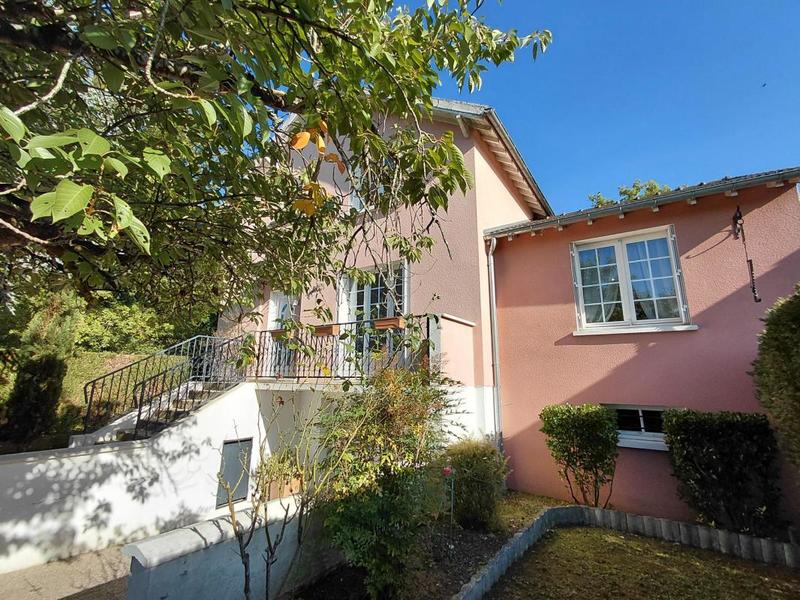 Maison - 1 325 m² - 5 pièces