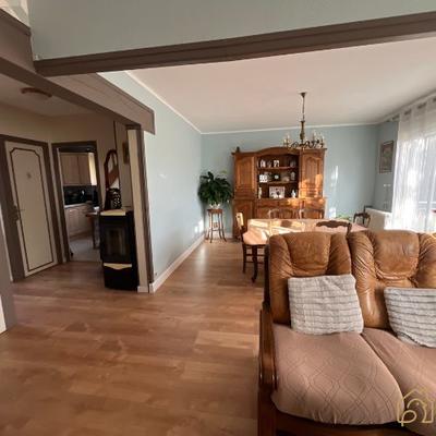 Maison - 93 m² - 5 pièces