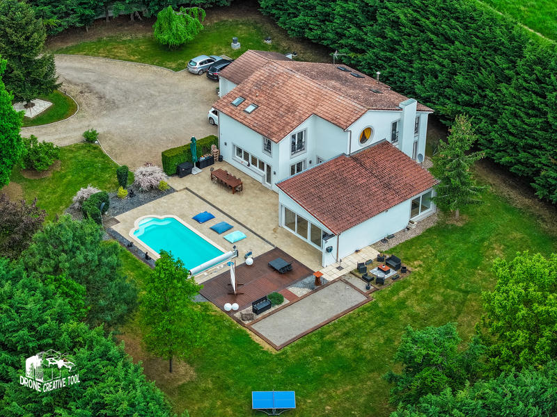 Maison - 280 m² - 7 pièces