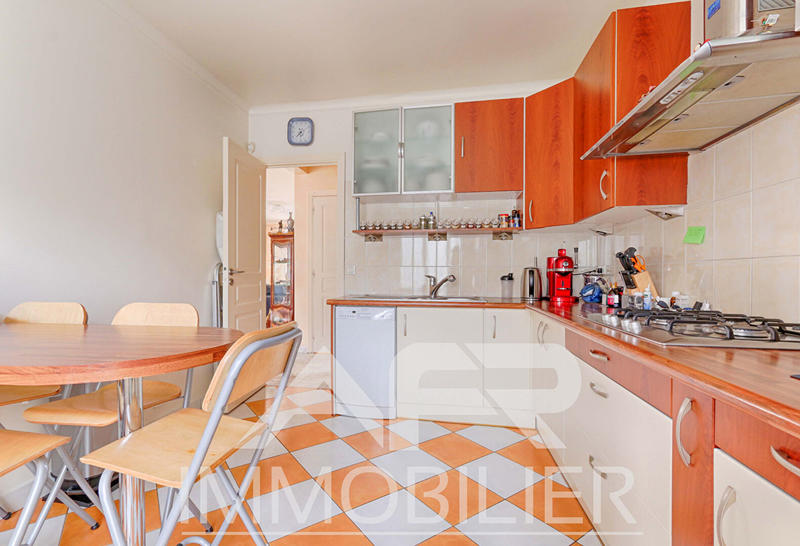 Maison - 300 m² - 8 pièces