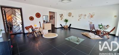 Maison - 285 m² - 5 pièces