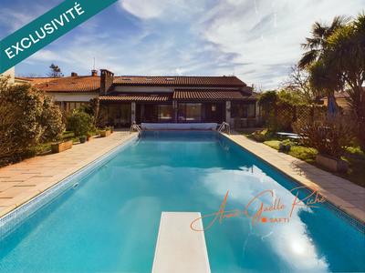 Maison - 300 m² - 16 pièces