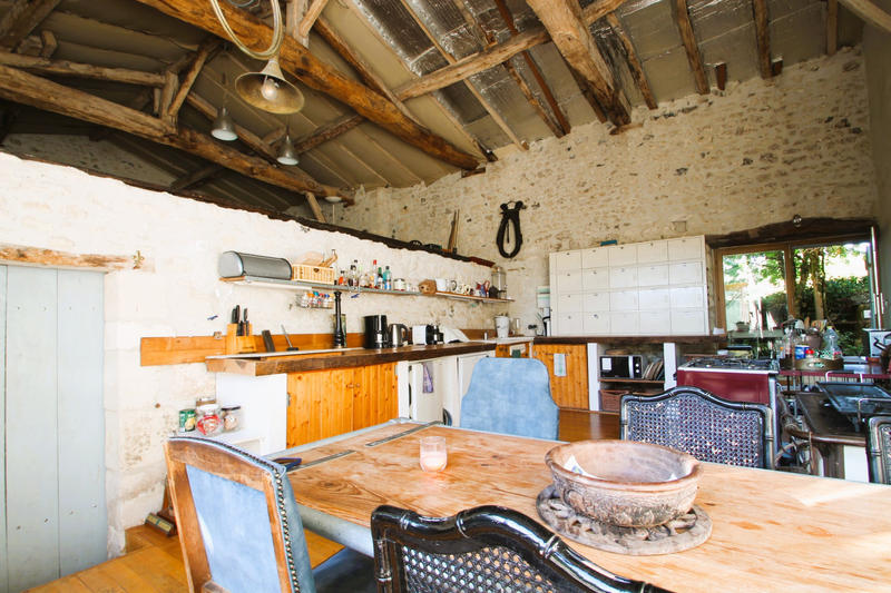 Propriété - 254 m² - 12 pièces