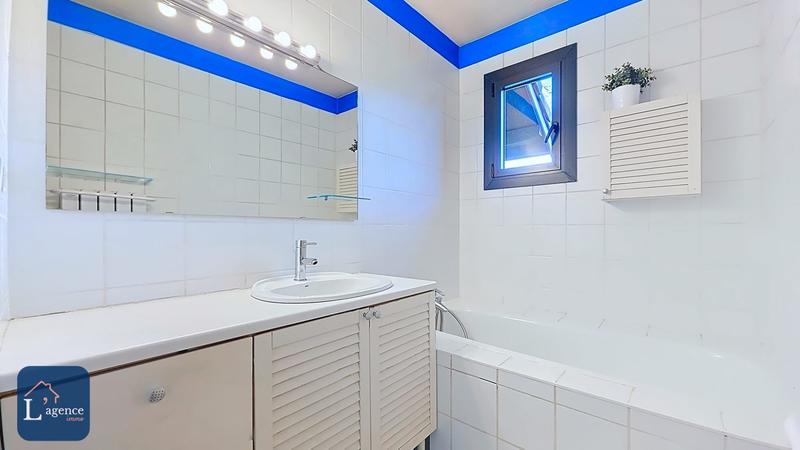 Maison - 228 m² - 7 pièces