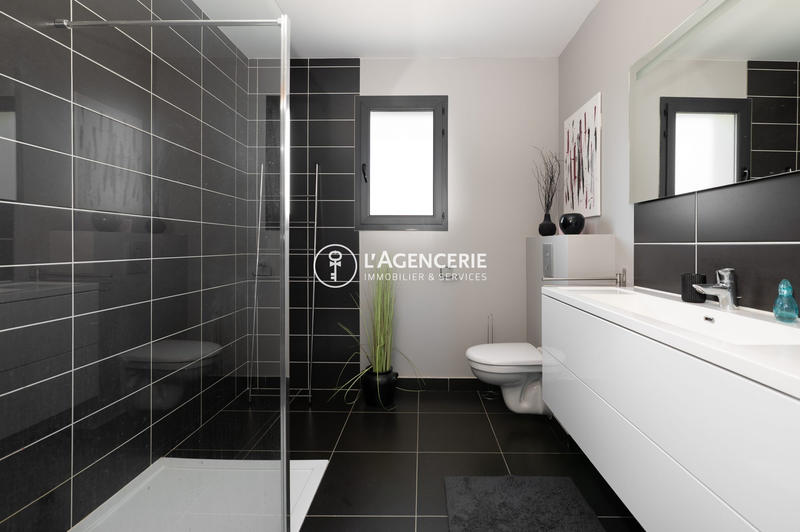 Maison - 184 m² - 6 pièces