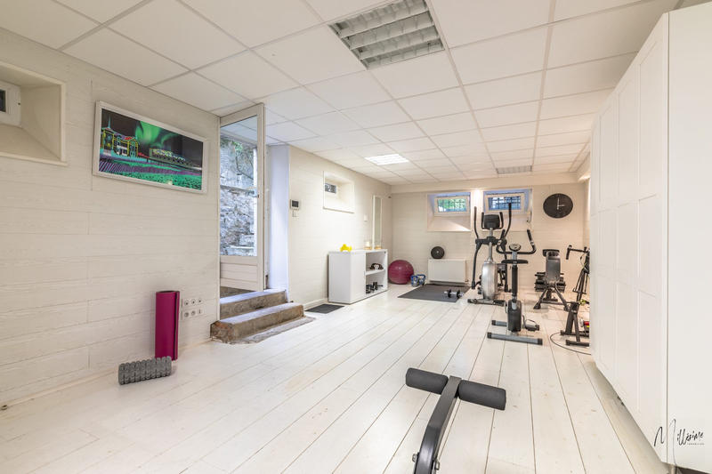 Maison - 270 m² - 7 pièces