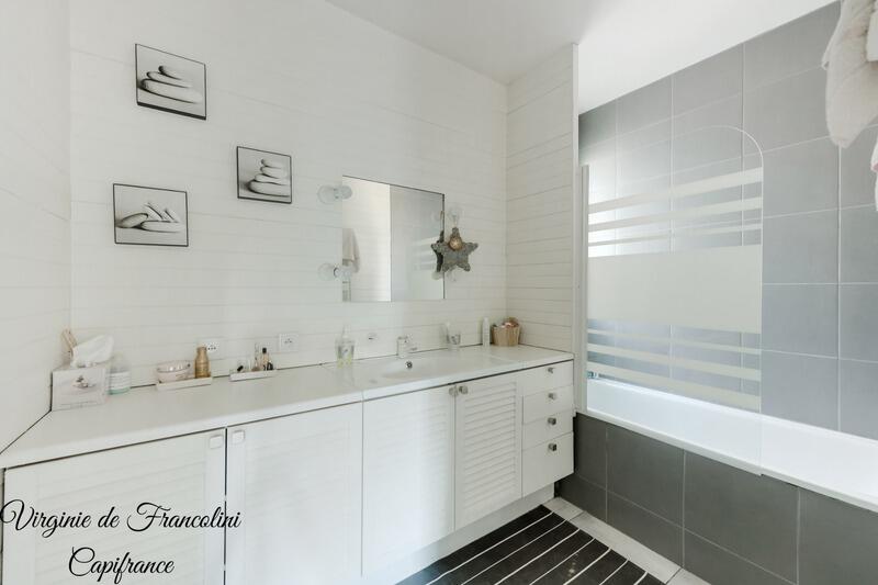 Maison - 183 m² - 8 pièces