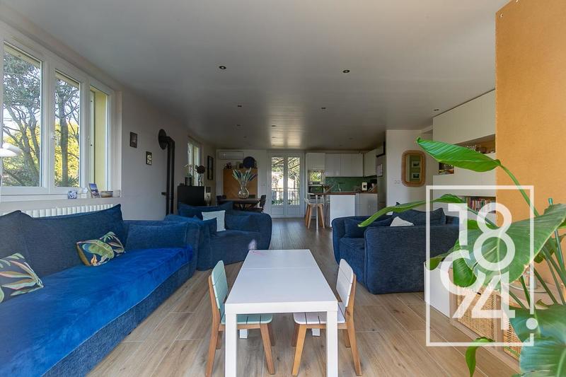 Maison - 300 m² - 6 pièces