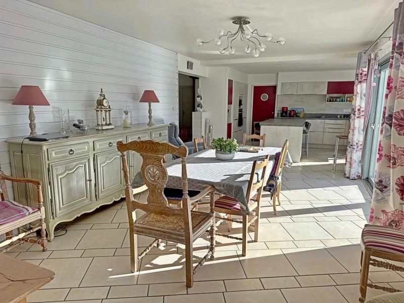 Villa - 241 m² - 8 pièces