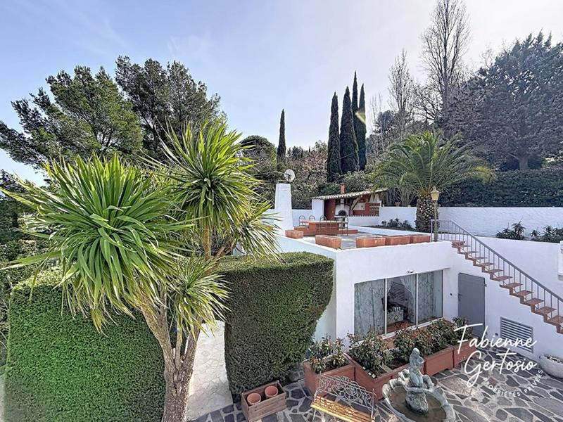 Maison - 204 m² - 5 pièces