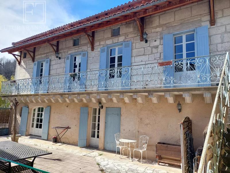 Maison - 215 m² - 5 pièces