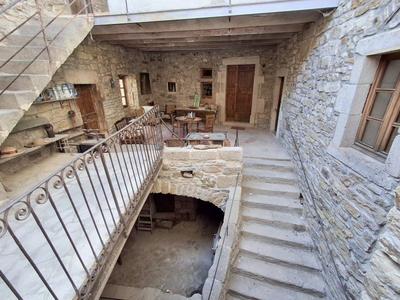 Maison - 350 m² - 16 pièces