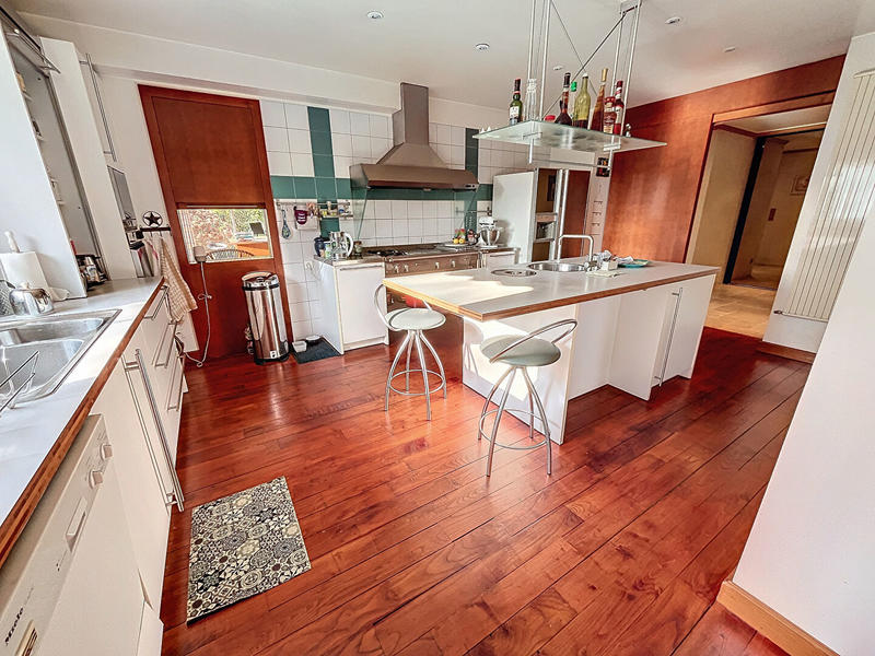 Maison - 261 m² - 9 pièces