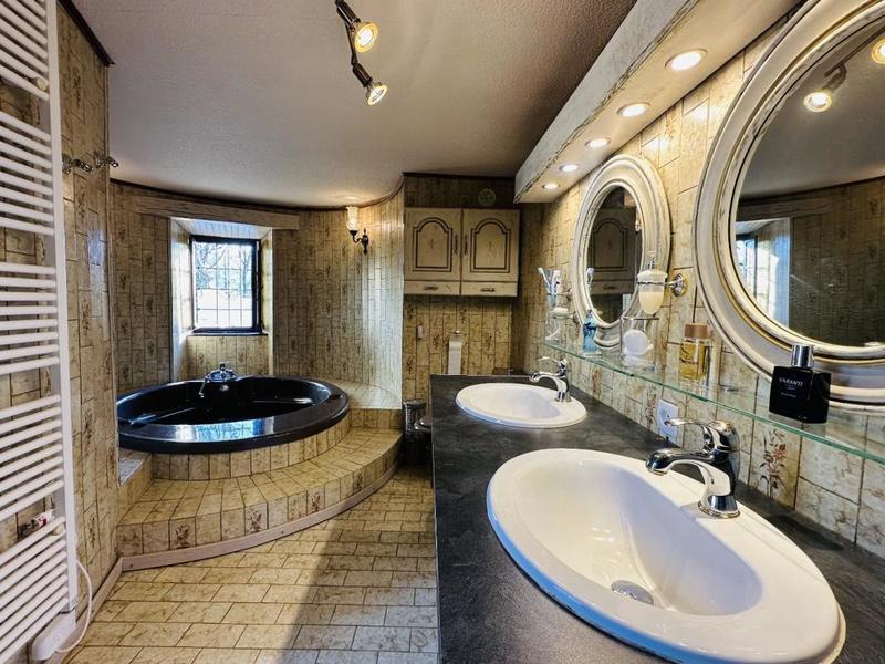 Maison de village - 420 m² - 12 pièces