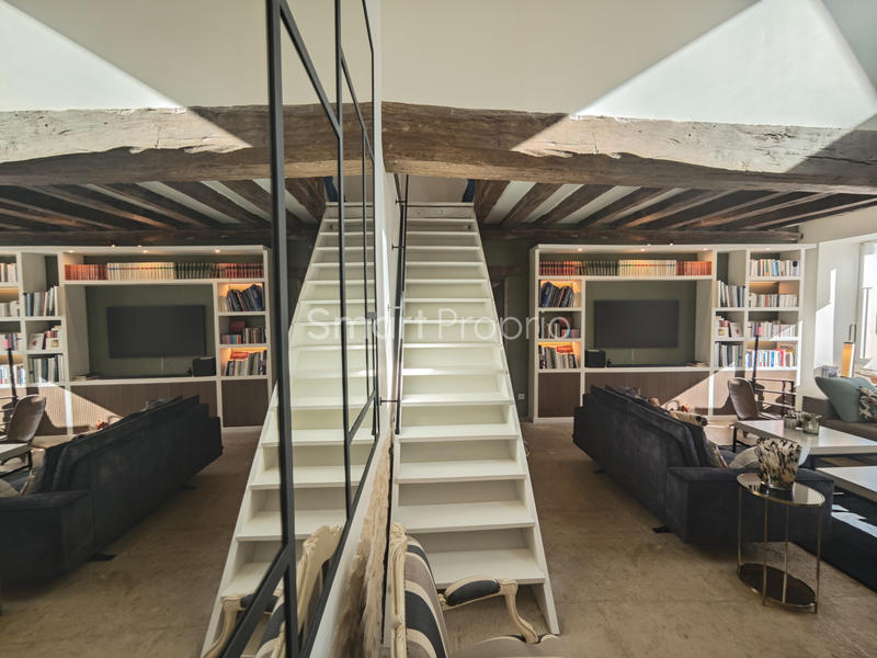 Maison - 300 m² - 9 pièces