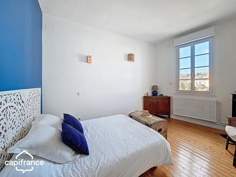 Maison - 243 m² - 8 pièces