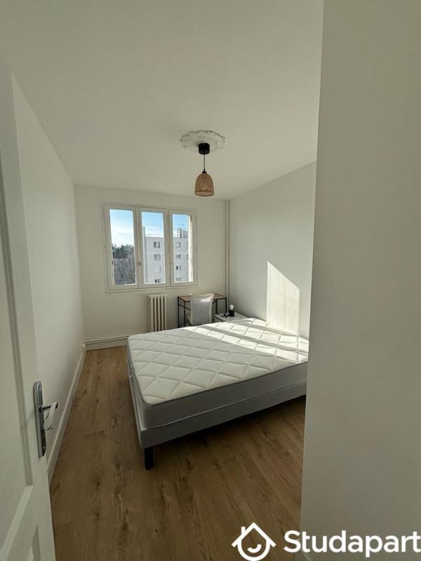 Chambre - 11 m² - 1 pièce