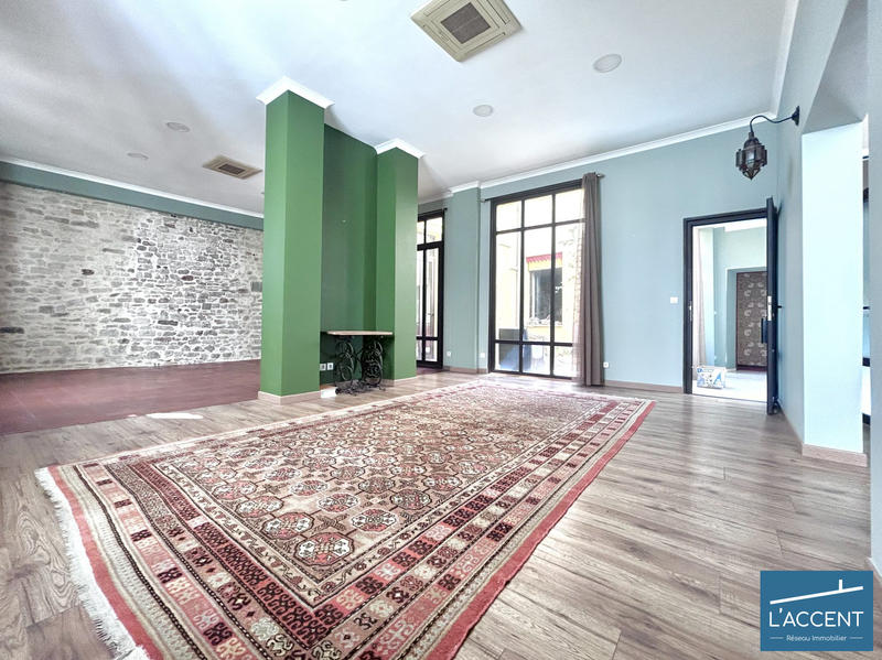 Appartement - 197 m² - 6 pièces