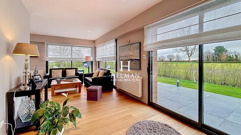 Maison - 216 m² - 9 pièces