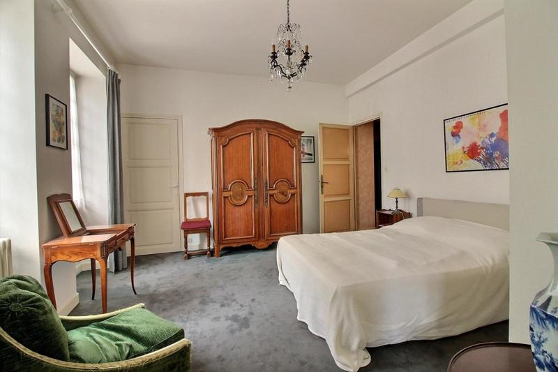 Maison - 230 m² - 7 pièces