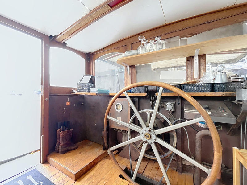 Péniche - 204 m² - 5 pièces